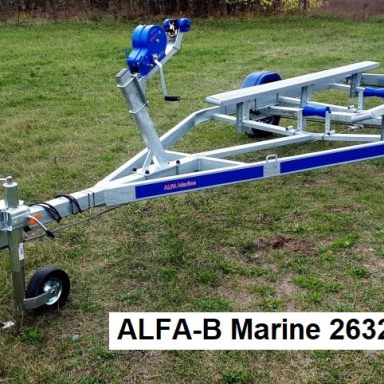 ALFA-B Marine 26325HP.A(párnafás) és ALFA-B Marine 26325HG.A(görgős) egytengelyes,fékes csónakszállító analóg világítással